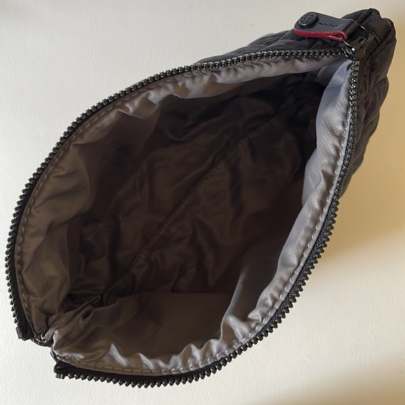 💰SOLD💰NEW MZ Wallace Metro Zoey Cosmetic Pouch - Picture 2 of 5